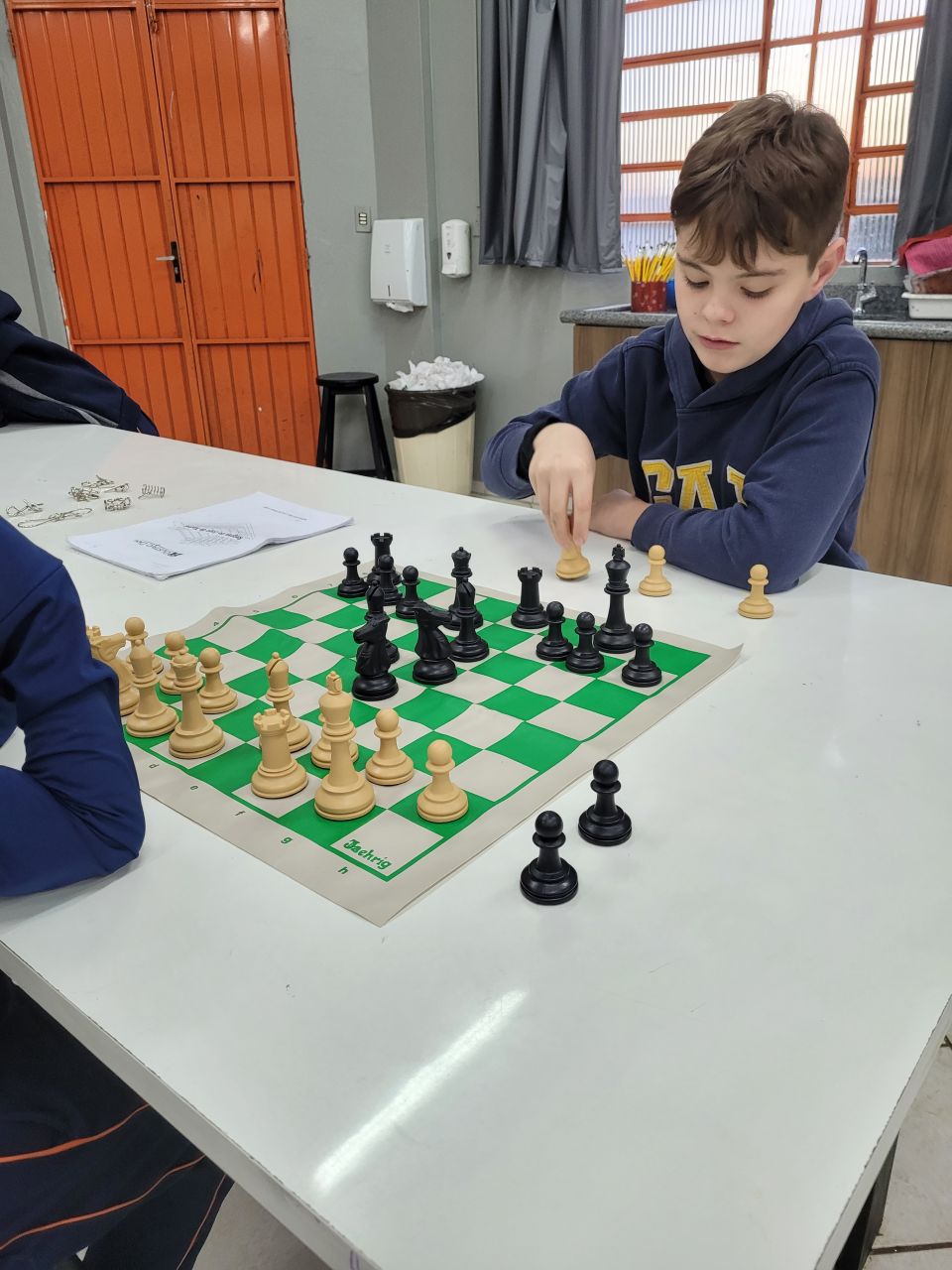 Xadrez incentiva a concentração e a elaboração de estratégias